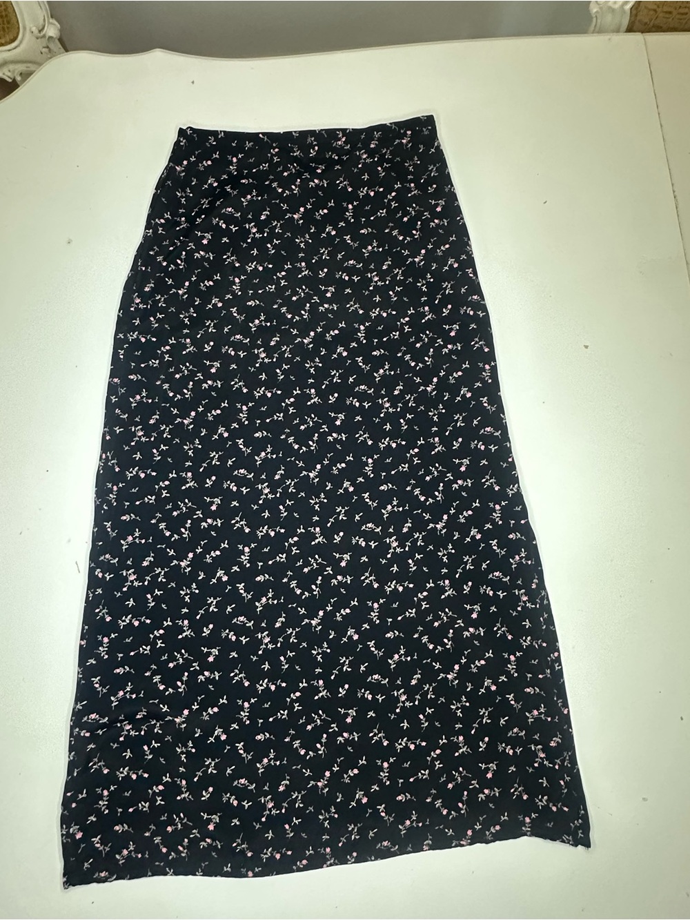 Vintage K.C. Parker Floral Midi Skirt slit lined 
Excellent condition